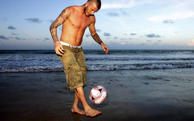 安博电竞快讯-加维被换下怒摔水瓶不满教练决定