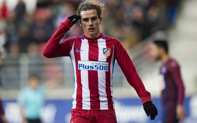 安博电竞快讯-阿尔瓦雷斯受伤离场球迷心碎